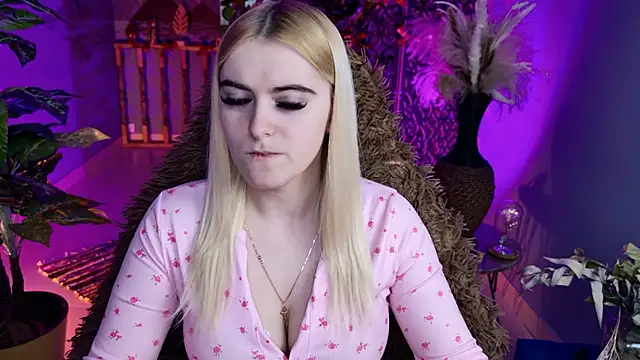 Stef Nicks online show from 03-09-26, 09:02