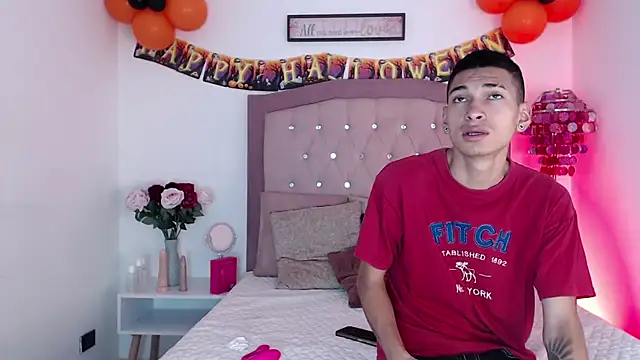 Snapshot of AmelieAndAce chatting on 10-14-25, 12:50 AmelieAndAce online show from 10-14-25, 12:50