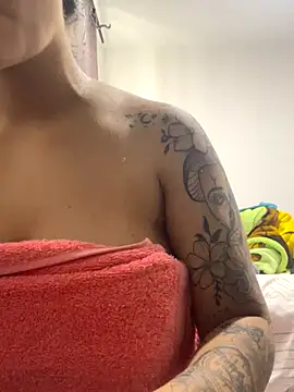 AmyMartinelli online show from 10-23-25, 09:02