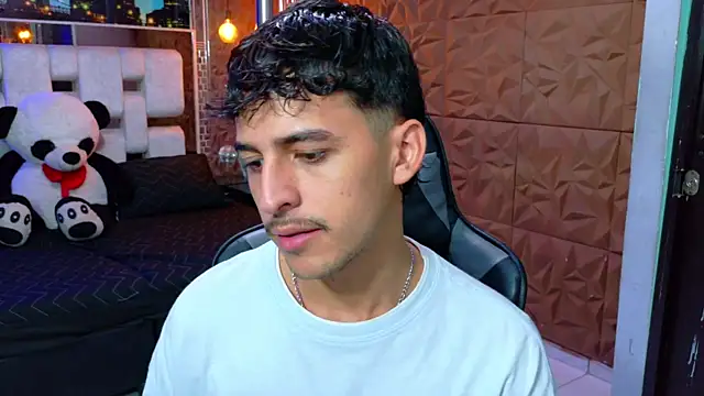 Snapshot of Alan_Del_Reyx chatting on 09-30-25, 04:39 Alan Del Reyx online show from 09-30-25, 04:39