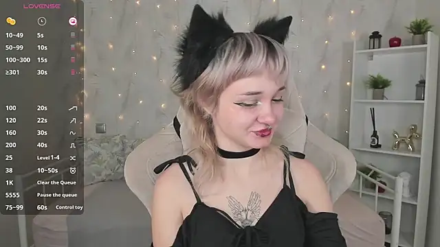 Tori Cutie online show from 10-18-25, 12:24