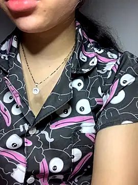 Nguyenha11 online show from 11-15-25, 10:23