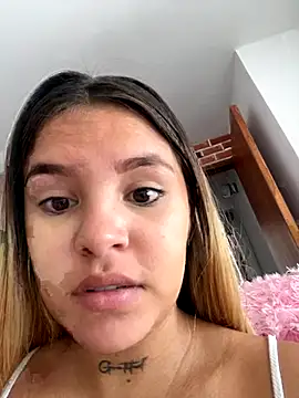 Snapshot of Ye_si chatting on 09-10-25, 01:44 Ye si online show from 09-10-25, 01:44