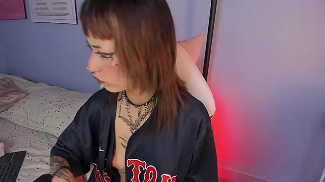 Hannahpage online show from 03-24-26, 12:43