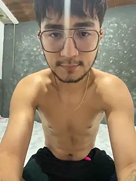 Snapshot of DanteRushh chatting on 09-28-25, 08:03 DanteRushh online show from 09-28-25, 08:03