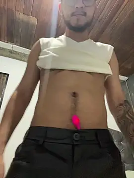 Snapshot of DanteRushh chatting on 11-11-25, 10:10 DanteRushh online show from 11-11-25, 10:10