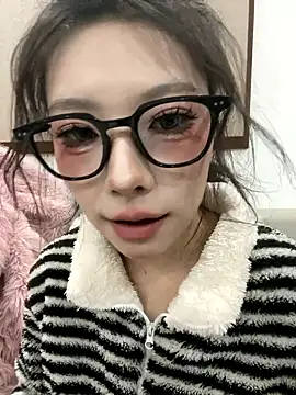 Snapshot of yuanyuanzi99 chatting on 01-07-26, 06:21 yuanyuanzi99 online show from 01-07-26, 06:21