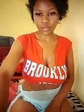 Seductive Yellow Titties online show from 11-13-25, 06:56