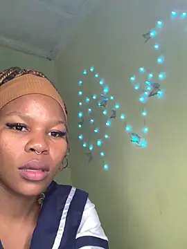 Seductive Yellow Titties online show from 05-26-26, 07:54