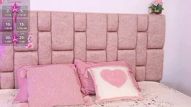 Snapshot of ScarlettLuxe chatting on 09-13-25, 02:06 ScarlettLuxe online show from 09-13-25, 02:06