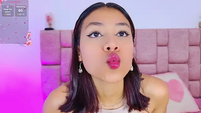 Snapshot of ScarlettLuxe chatting on 11-25-25, 01:00 ScarlettLuxe online show from 11-25-25, 01:00