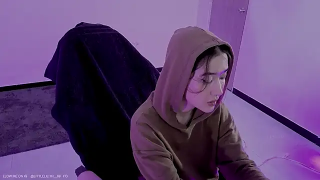 Snapshot of LilithCary chatting on 01-07-26, 09:39 LilithCary online show from 01-07-26, 09:39