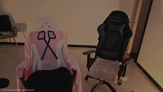 Snapshot of LilithCary chatting on 03-08-26, 10:46 LilithCary online show from 03-08-26, 10:46