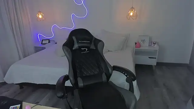 Snapshot of Noahcryptic chatting on 01-14-26, 04:29 Noahcryptic online show from 01-14-26, 04:29