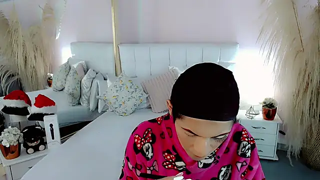 nathalialoes1 online show from 12-15-25, 12:31