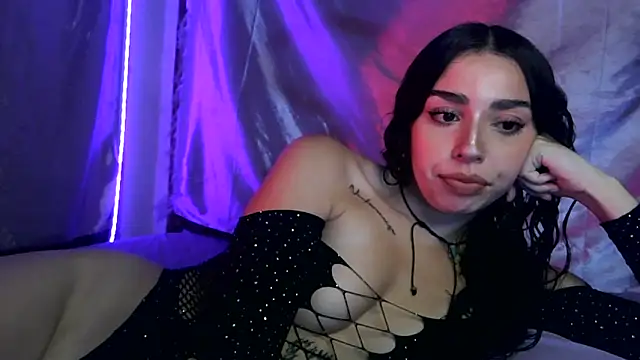 Snapshot of sweetbrunette22 chatting on 02-11-26, 04:45 sweetbrunette22 online show from 02-11-26, 04:45