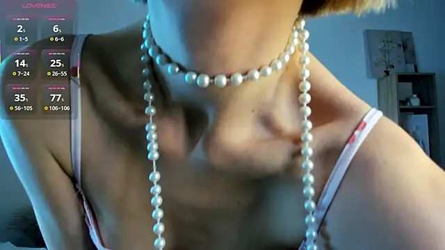 Ice Strawberry online show from 11-20-25, 03:07