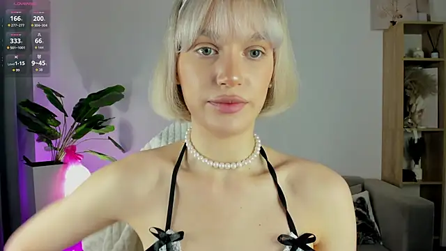 Ice Strawberry online show from 04-04-26, 03:05