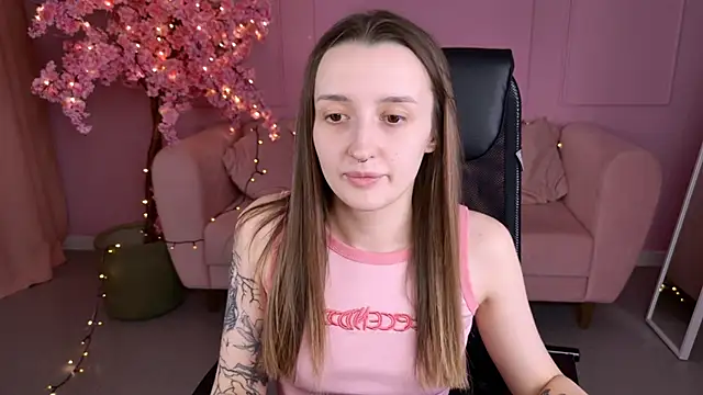 Snapshot of AliceLids chatting on 09-13-25, 01:22 AliceLids online show from 09-13-25, 01:22