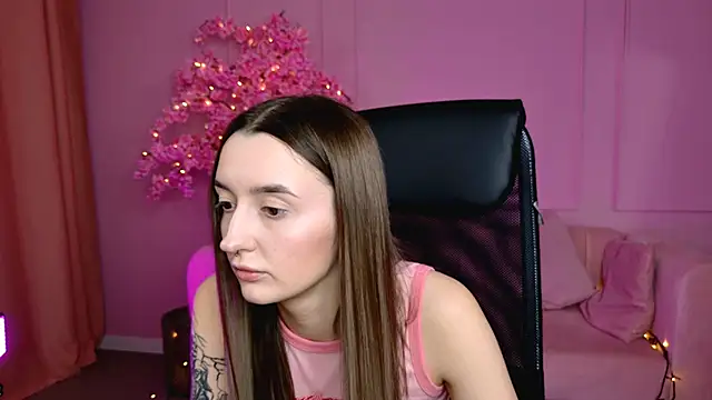 Snapshot of AliceLids chatting on 09-21-25, 01:13 AliceLids online show from 09-21-25, 01:13