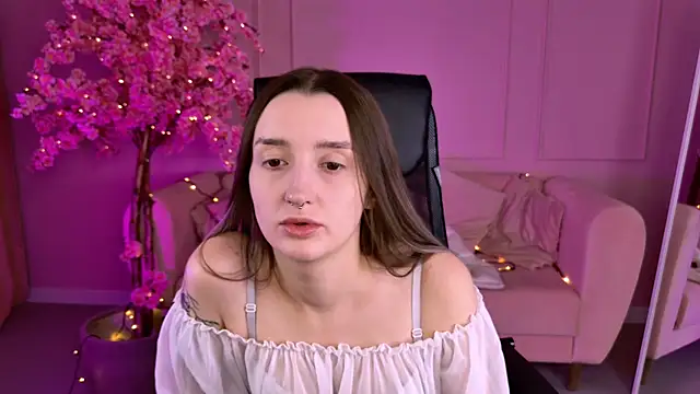 Snapshot of AliceLids chatting on 09-30-25, 01:05 AliceLids online show from 09-30-25, 01:05