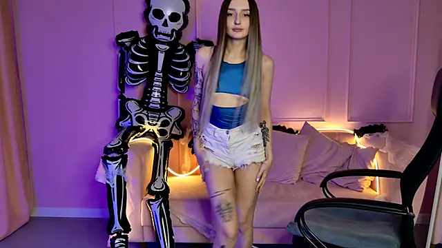 Snapshot of AliceLids chatting on 10-20-25, 01:11 AliceLids online show from 10-20-25, 01:11