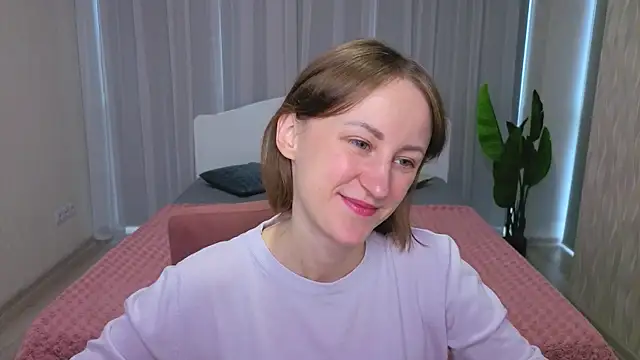 LuluChiiii online show from 10-08-25, 10:13