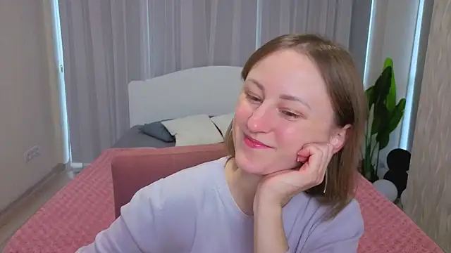 LuluChiiii online show from 11-20-25, 10:48