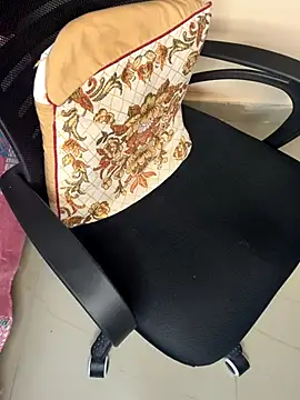 Snapshot of linishal chatting on 10-13-25, 04:51 linishal online show from 10-13-25, 04:51