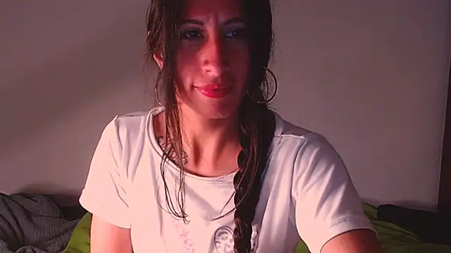 Snapshot of NathaSlave chatting on 06-12-26, 06:23 NathaSlave online show from 06-12-26, 06:23
