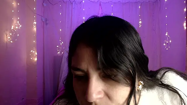 Snapshot of Aitana_200 chatting on 09-20-25, 01:23 Aitana 200 online show from 09-20-25, 01:23
