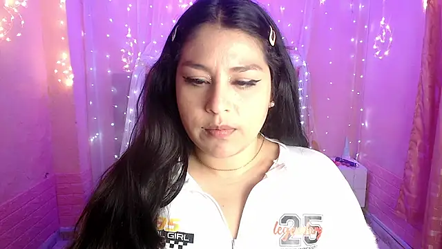 Snapshot of Aitana_200 chatting on 09-22-25, 02:08 Aitana 200 online show from 09-22-25, 02:08