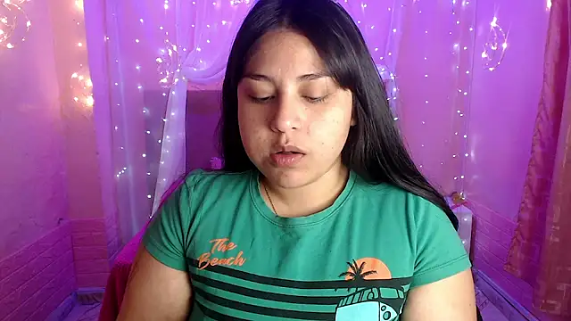 Snapshot of Aitana_200 chatting on 09-23-25, 01:14 Aitana 200 online show from 09-23-25, 01:14