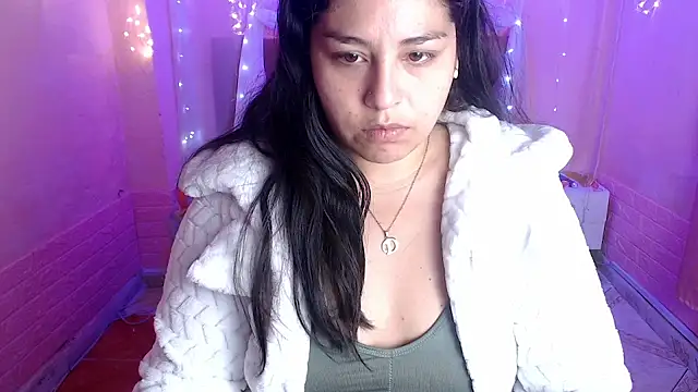 Snapshot of Aitana_200 chatting on 09-25-25, 01:15 Aitana 200 online show from 09-25-25, 01:15