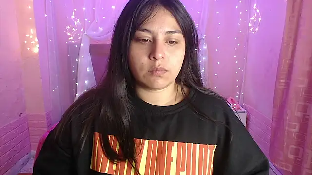 Snapshot of Aitana_200 chatting on 10-01-25, 01:17 Aitana 200 online show from 10-01-25, 01:17