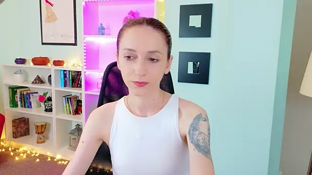 Julia Jae online show from 06-15-26, 06:59