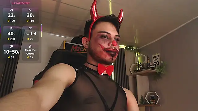 Bastian MCcormick online show from 10-31-25, 01:01