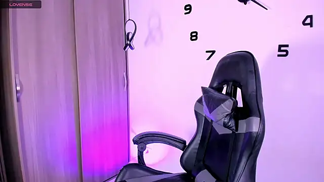 fhalon foxxxys  online show from 09-21-25, 09:00