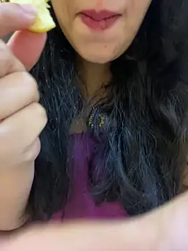 Snapshot of Bold-arabic-vibes chatting on 11-28-25, 08:00 Bold-arabic-vibes online show from 11-28-25, 08:00