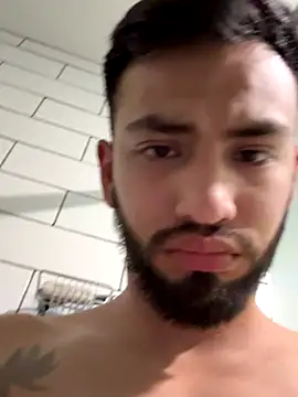 Snapshot of Yinigi chatting on 10-03-25, 02:58 Yinigi online show from 10-03-25, 02:58