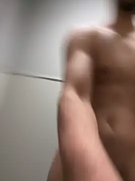 Snapshot of Yinigi chatting on 10-10-25, 02:32 Yinigi online show from 10-10-25, 02:32