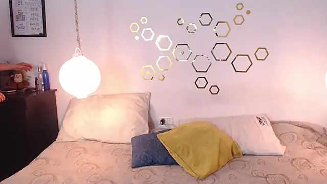 Snapshot of Provincute chatting on 10-04-25, 01:58 Provincute online show from 10-04-25, 01:58