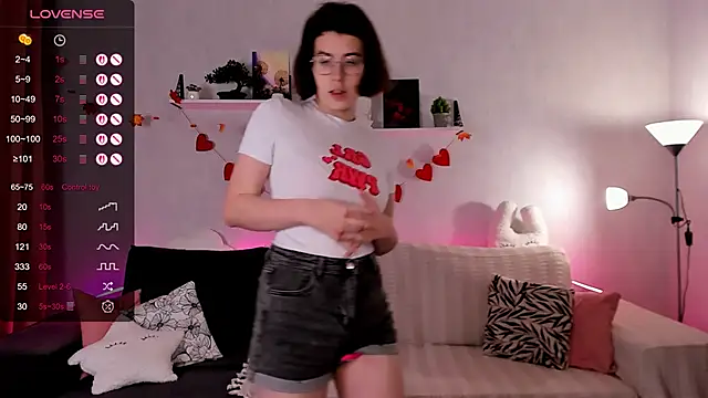 BellaCaress online show from 11-25-25, 02:33