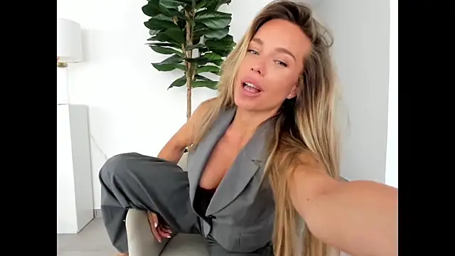 Snapshot of Kalyssy chatting on 07-14-26, 12:55 Kalyssy online show from 07-14-26, 12:55