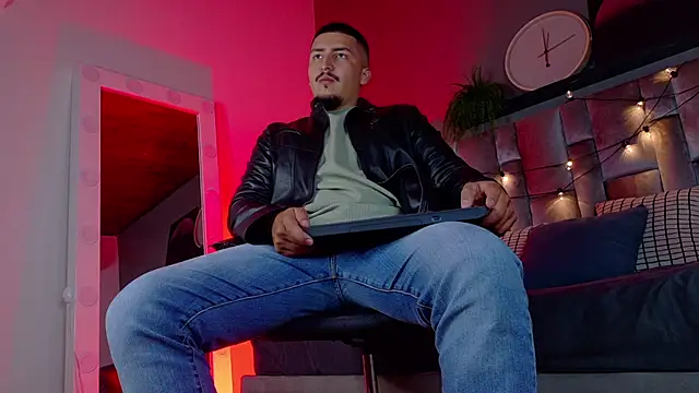 MrFox   online show from 02-16-26, 07:21