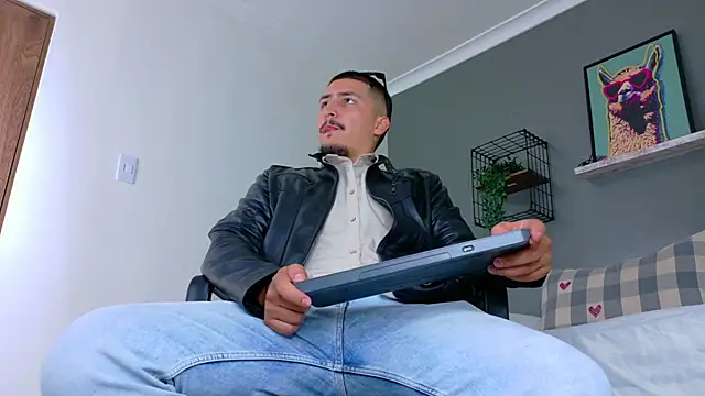 MrFox   online show from 03-12-26, 07:20