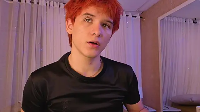Snapshot of oliver_big19 chatting on 10-04-25, 11:52 oliver big19 online show from 10-04-25, 11:52