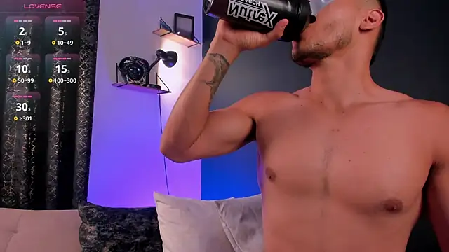 MarkSantozz online show from 11-25-25, 07:25