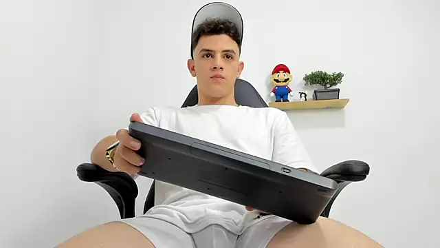 Snapshot of Mikecooper chatting on 09-27-25, 09:53 Mikecooper online show from 09-27-25, 09:53