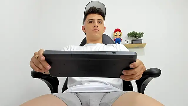 Snapshot of Mikecooper chatting on 10-07-25, 12:30 Mikecooper online show from 10-07-25, 12:30